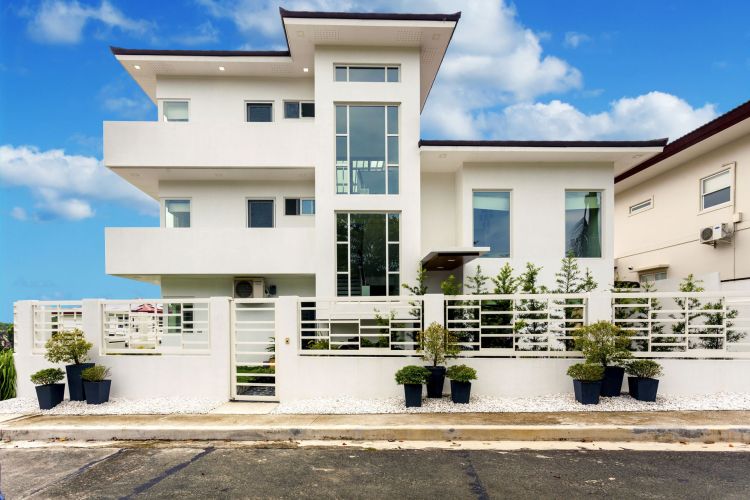 3-Storey House for SALE in Sotogrande, Tagaytay