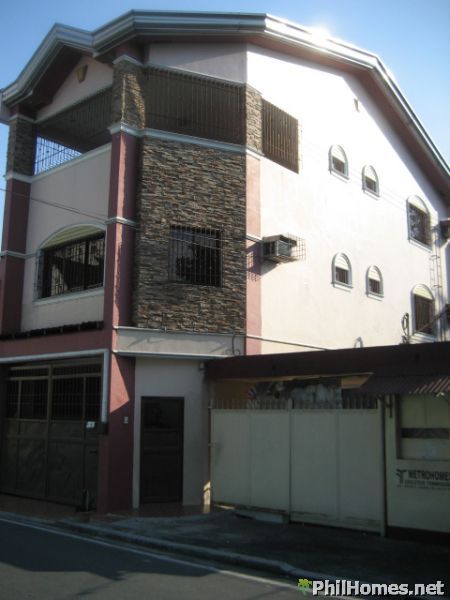 3-Storey house in San Juan City