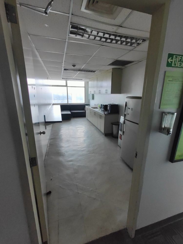 160 sqm Office Space For Lease - IBM Plaza 