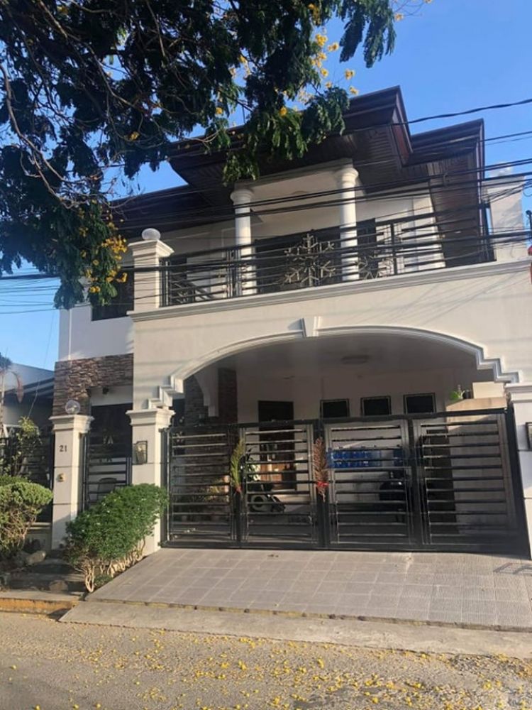 HIOUSE & LOT with POOL - Las Pinas City - Rush for Sale !!