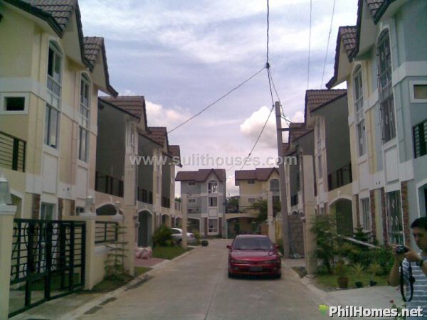 20k monthly 3 storey house near manila-madison