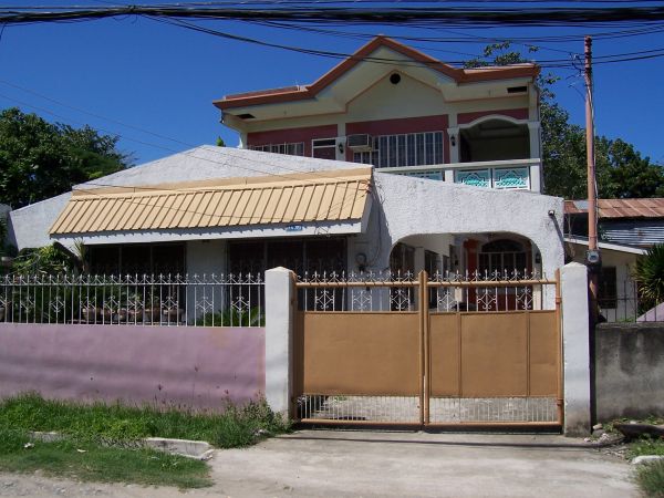 HOUSE & LOT,in a very nice location